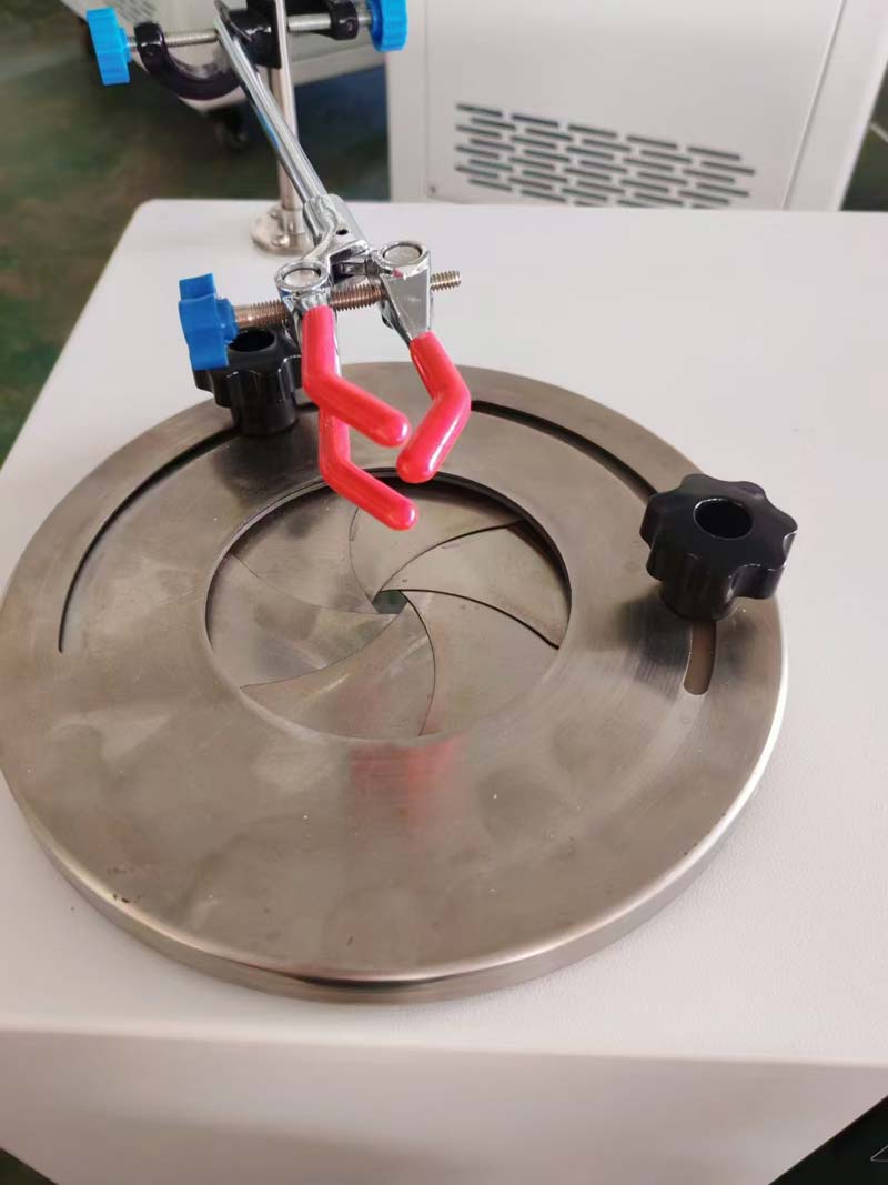 低溫恒溫?cái)嚢璺磻?yīng)浴槽(-40℃) 低溫恒溫?cái)嚢璺磻?yīng)浴槽(-40℃)